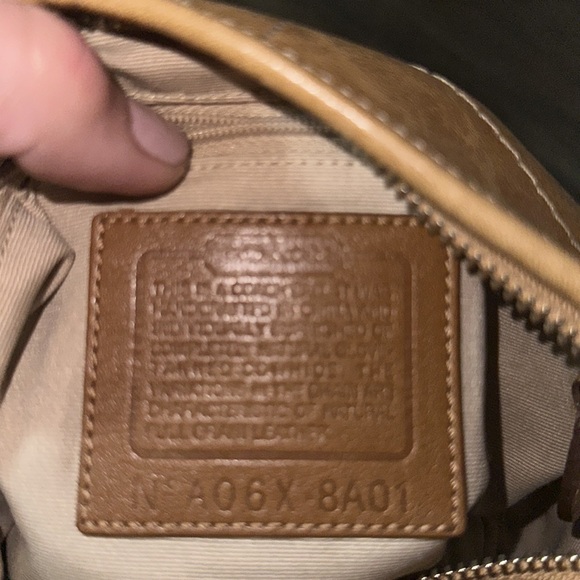 Coach authentic vintage camel tan leather with silver hardware cute lil bag - Picture 8 of 13